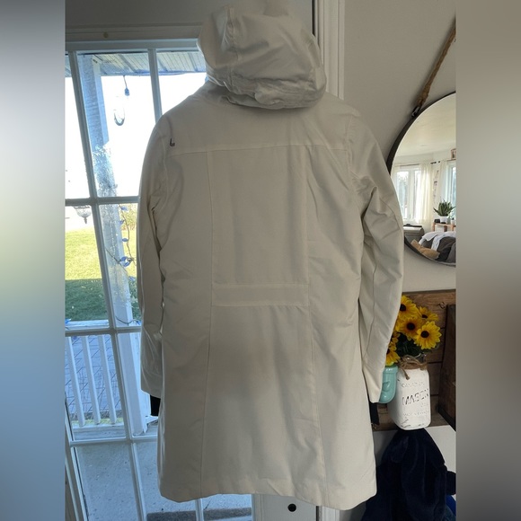 Lolë Winter Jacket - Picture 2 of 3